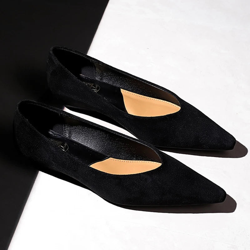 2026 New Ladies' Wedge Shoes Suede Low Heeled Women's Shoes Non-Slip Comfort Ladies Shoes Large Size 43 Pointed Low Heeled Shoes