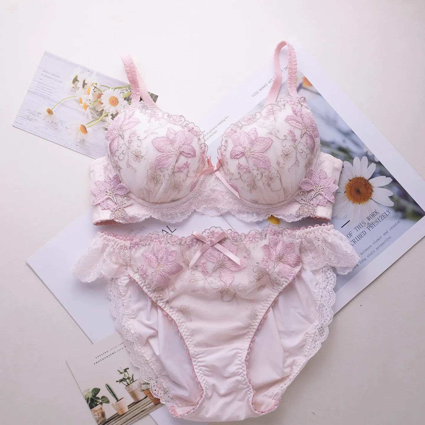 Japanese-style sweet lingerie set, thin embroidered shallow cup disc type 2 bra set