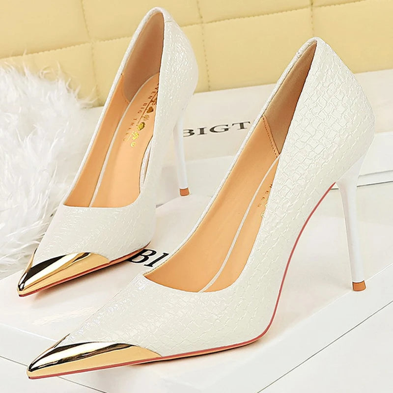 Retro High Heels Snake Patterned Patent Leather Women Pumps Stilettos Banquet Shoes Sexy Party Shoes Metal Tip Ladies Heels 2026
