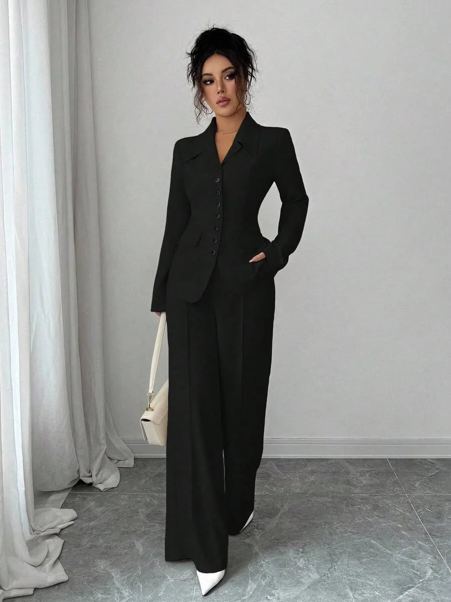 Solid-color button-down front shirt. Casual drop-shoulder long-sleeve top paired with trousers. A women's casual set suitable fo