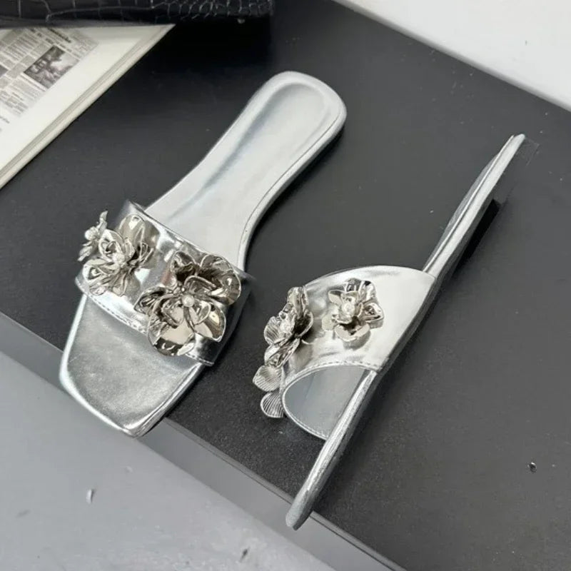 Luxury Metallic Flower Embellished Slippers Women Sexy Open Toe Flat Sandals Fashion Comfort Beach Sandals Zapatos Para Mujer