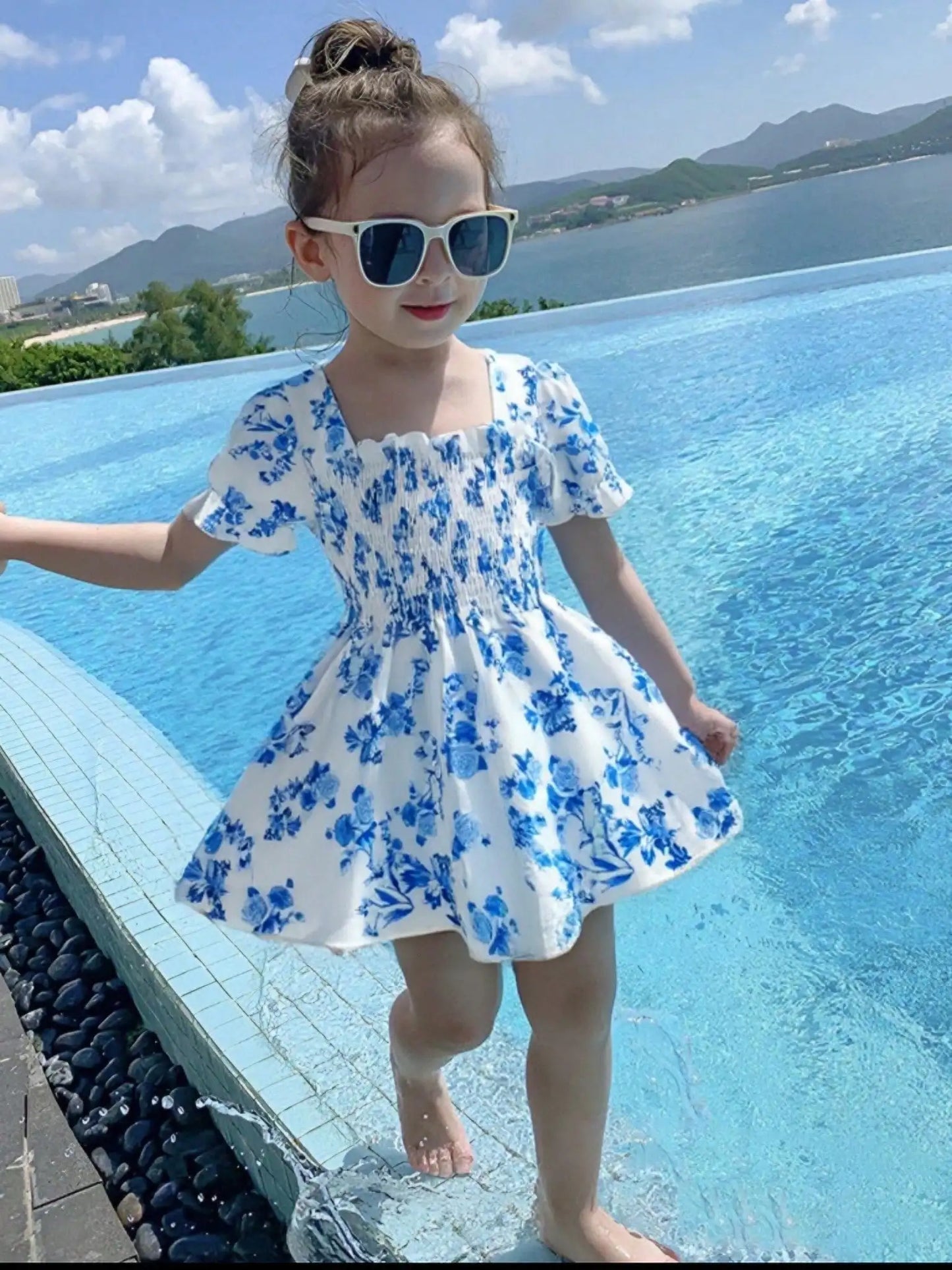 Casual Blue Floral Square Neck Ruffle Dress for Girls Breathable Short-Sleeved Summer Dress Suitable for Daily Wear