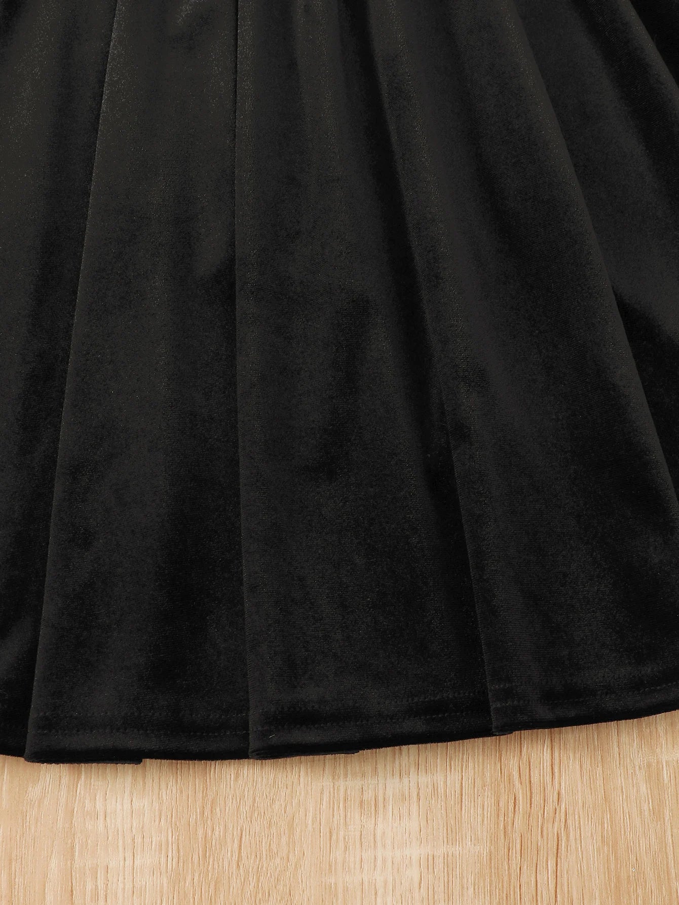 Girls Elegant Velvet Lace-Trimmed Long Sleeve Dress Black Outdoor Autumn Winter Scene Suitable for Parties And Vacations
