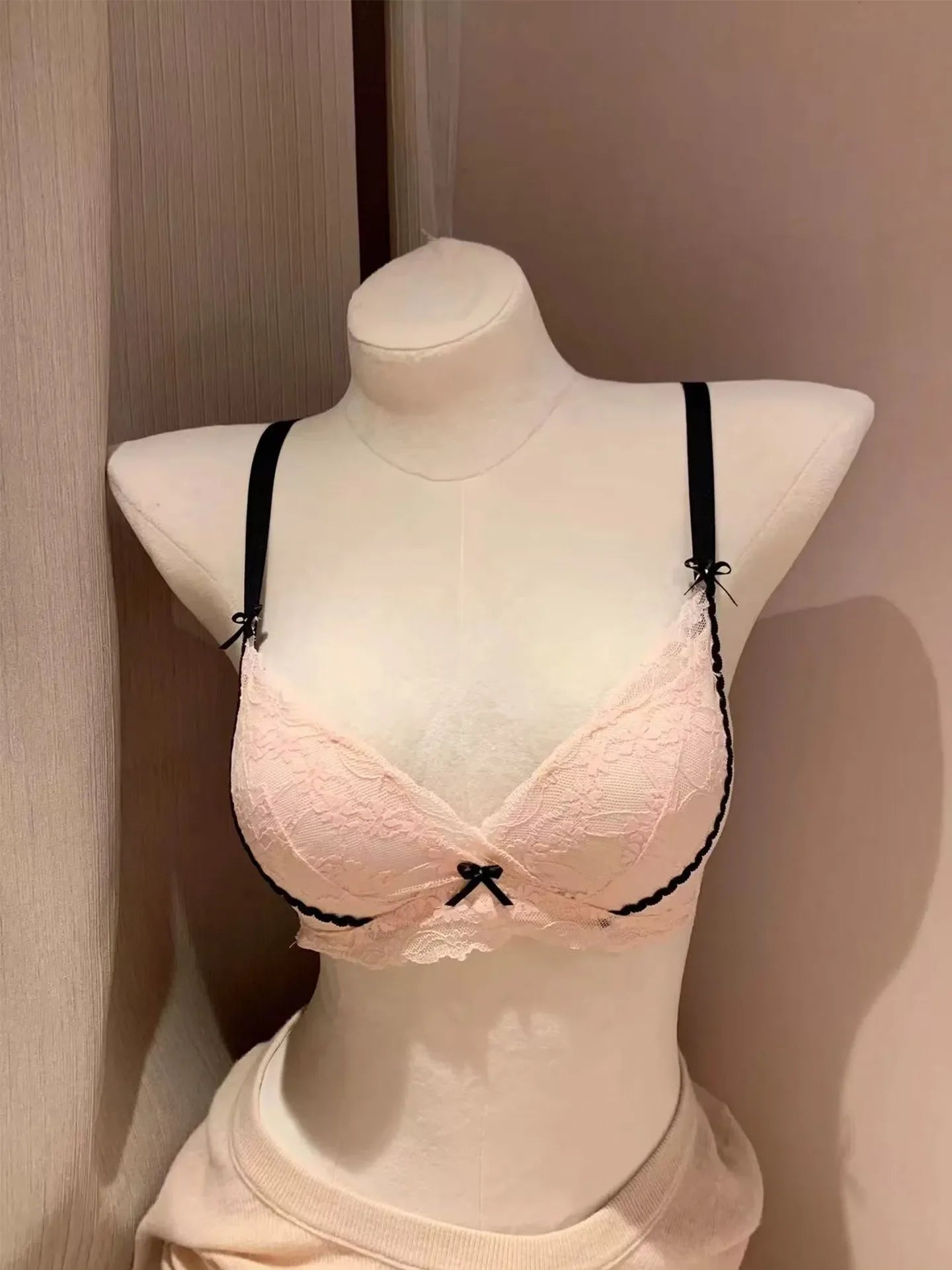 Lace lingerie for women wireless push-up bra for small breasts enhances cleavage & lifts side support to gather underarm fat