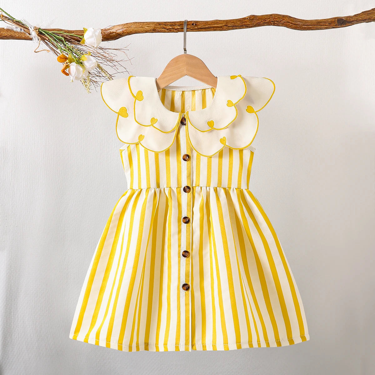 (5120) Little Girls' Summer Fresh and Energetic Multi-Colored White Striped Dress with Doll Collar and Bow Embroidery, in a Retro Cute Style, Suitable for Amusement Parks, Theme Parties, Vacations, and Gatherings.