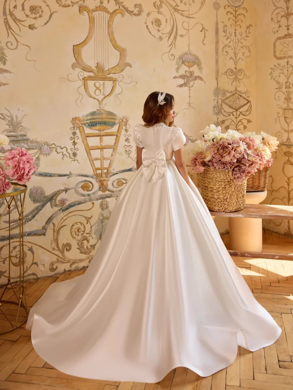 New Arrival Luxury Satin Short Sleeve Flower Girl Dress Kids' Crystal Embellished Formal Pageant Wedding Ball Gown with Train