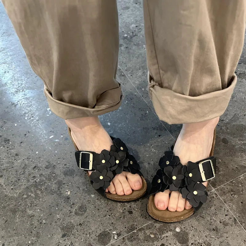 Fashion Floral Decoration Platform Slippers Women Luxury Metal Buckle Design Flat Sandalias Summer Outdoor Sandals Beach Shoes