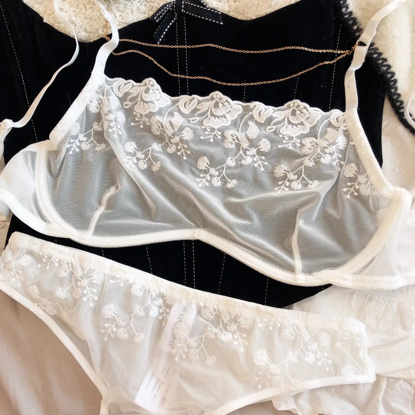 Sexy Lace Flower Embroidery Lingerie Set for Women French Ultra-thin Mesh Transparent Bra Detachable Decoration Chain Underwear