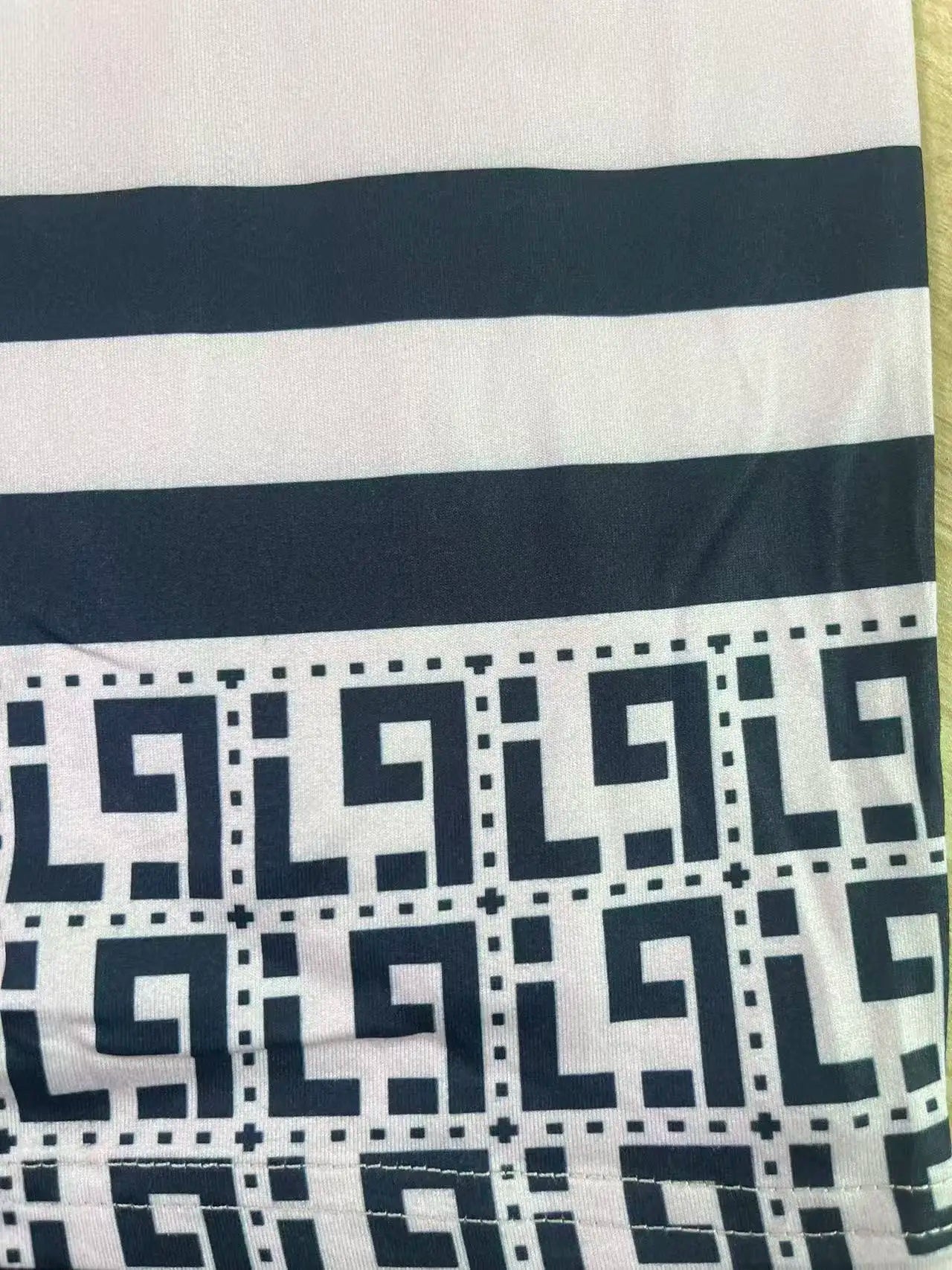 Plus-size women's short-sleeved round-neck pocket dress with geometric ethnic pattern print and loose fit.