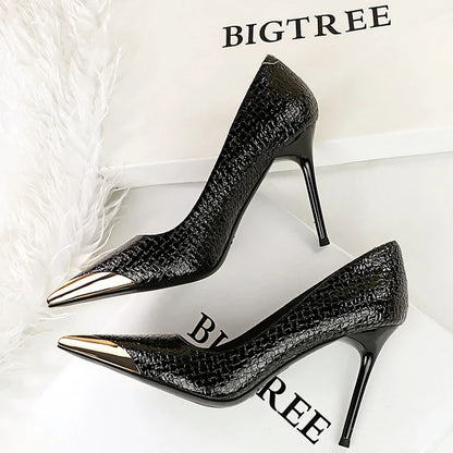 Retro High Heels Snake Patterned Patent Leather Women Pumps Stilettos Banquet Shoes Sexy Party Shoes Metal Tip Ladies Heels 2026