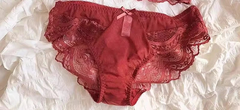 MOYISU Sexy French Lace Bralette Small Bust Cup Bra Set with Removable Straps & Push Up Pads, Soft Underwire Thin Girls Bra Top