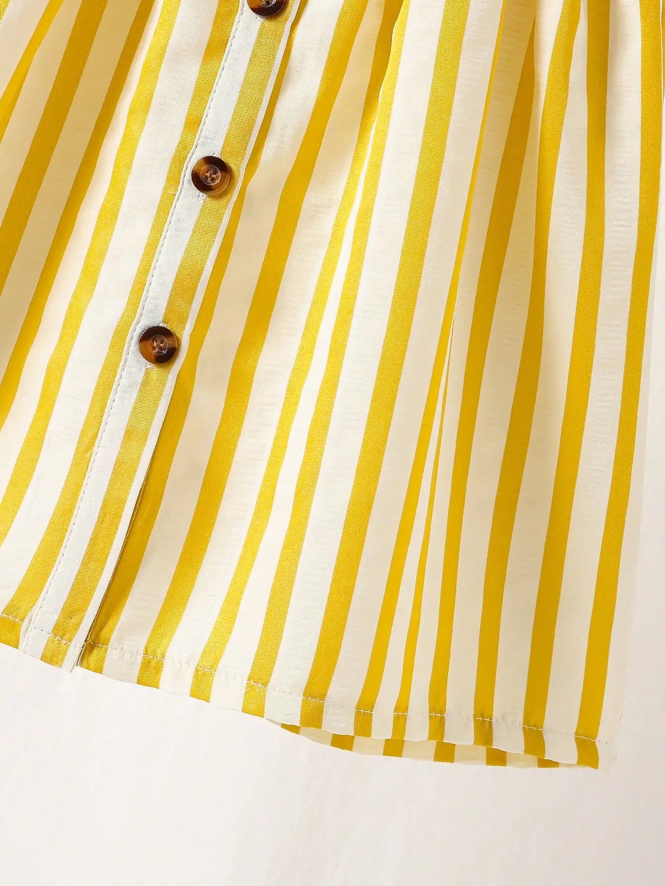 (5120) Little Girls' Summer Fresh and Energetic Multi-Colored White Striped Dress with Doll Collar and Bow Embroidery, in a Retro Cute Style, Suitable for Amusement Parks, Theme Parties, Vacations, and Gatherings.