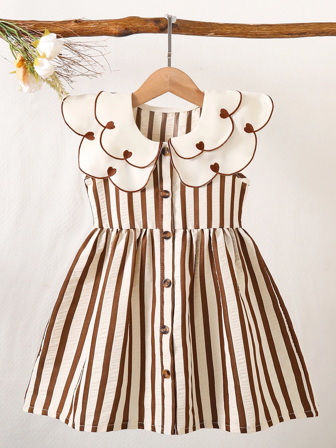 (5120) Little Girls' Summer Fresh and Energetic Multi-Colored White Striped Dress with Doll Collar and Bow Embroidery, in a Retro Cute Style, Suitable for Amusement Parks, Theme Parties, Vacations, and Gatherings.