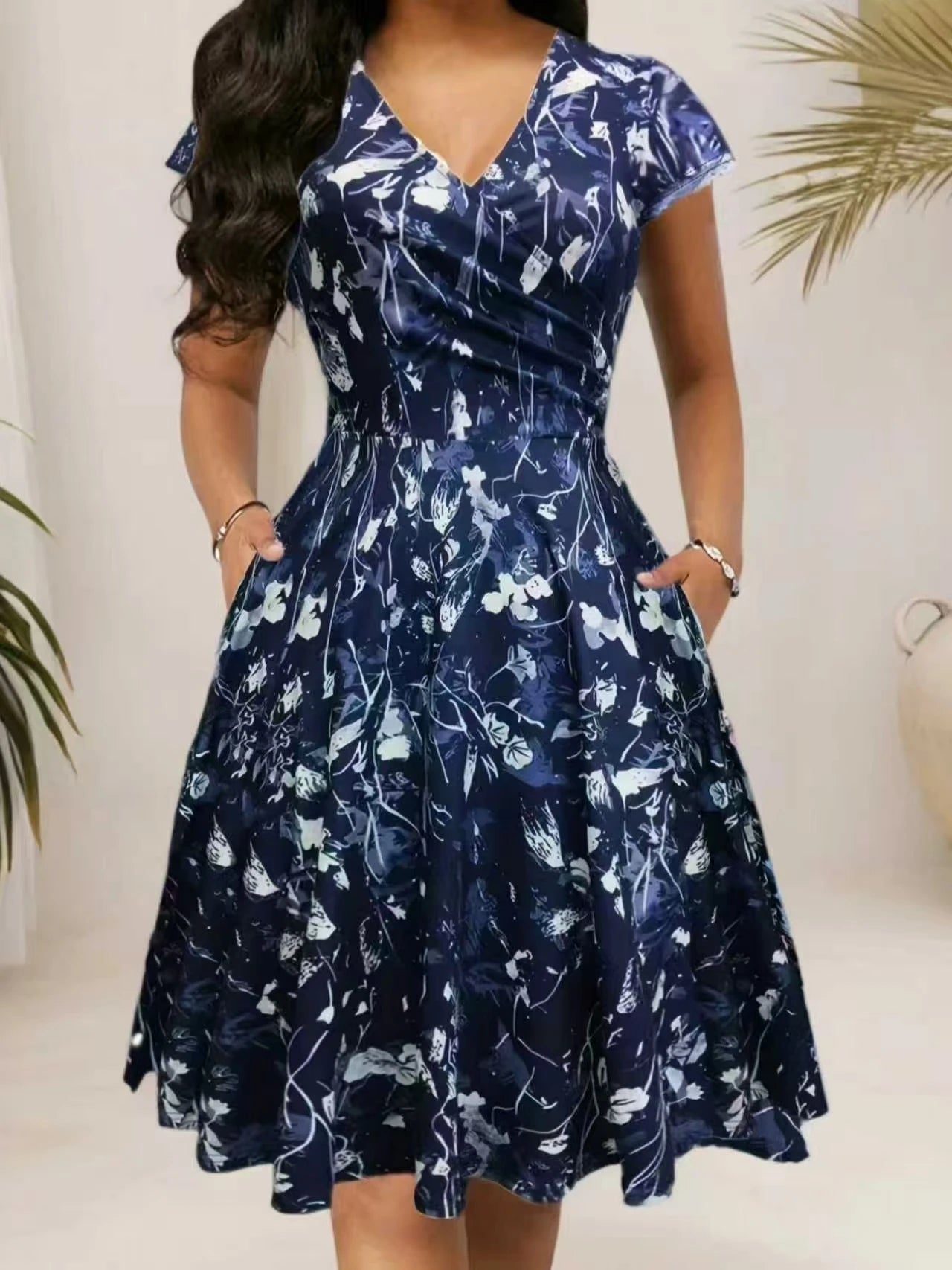 Elegant floral and printed V-neck mid-length pocket dresses for spring, summer and autumn, made of polyester blends