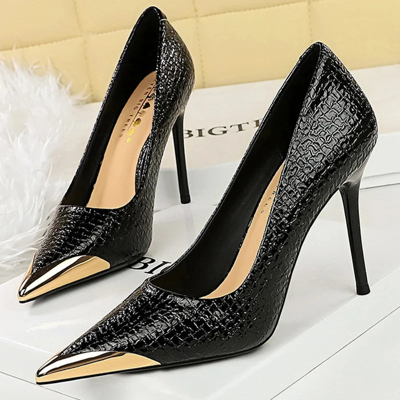 Retro High Heels Snake Patterned Patent Leather Women Pumps Stilettos Banquet Shoes Sexy Party Shoes Metal Tip Ladies Heels 2026