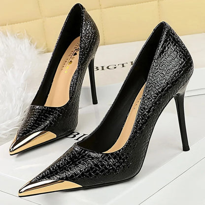 Retro High Heels Snake Patterned Patent Leather Women Pumps Stilettos Banquet Shoes Sexy Party Shoes Metal Tip Ladies Heels 2026