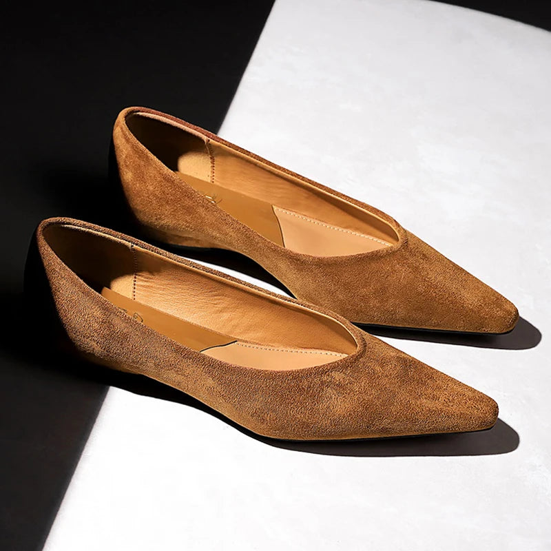 2026 New Ladies' Wedge Shoes Suede Low Heeled Women's Shoes Non-Slip Comfort Ladies Shoes Large Size 43 Pointed Low Heeled Shoes