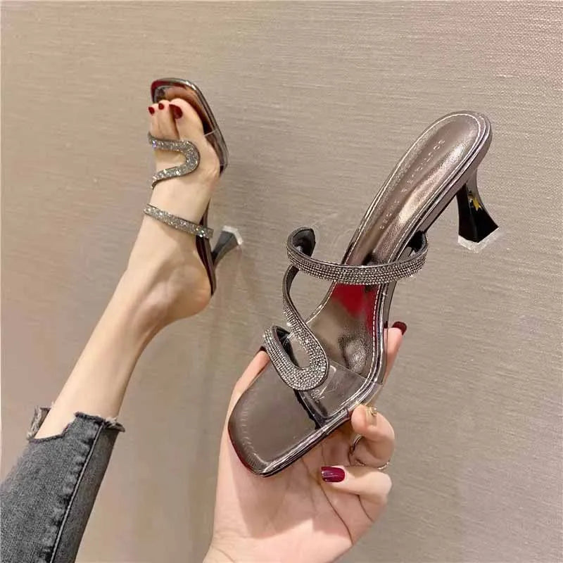 2024 Summer New Diamond-shaped Midheel Design Fashion Flip-flops High Heels Slippers Thin Heels Wear Women's Flip-flops