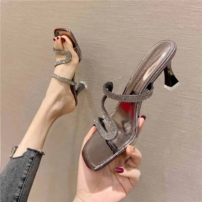 2024 Summer New Diamond-shaped Midheel Design Fashion Flip-flops High Heels Slippers Thin Heels Wear Women's Flip-flops