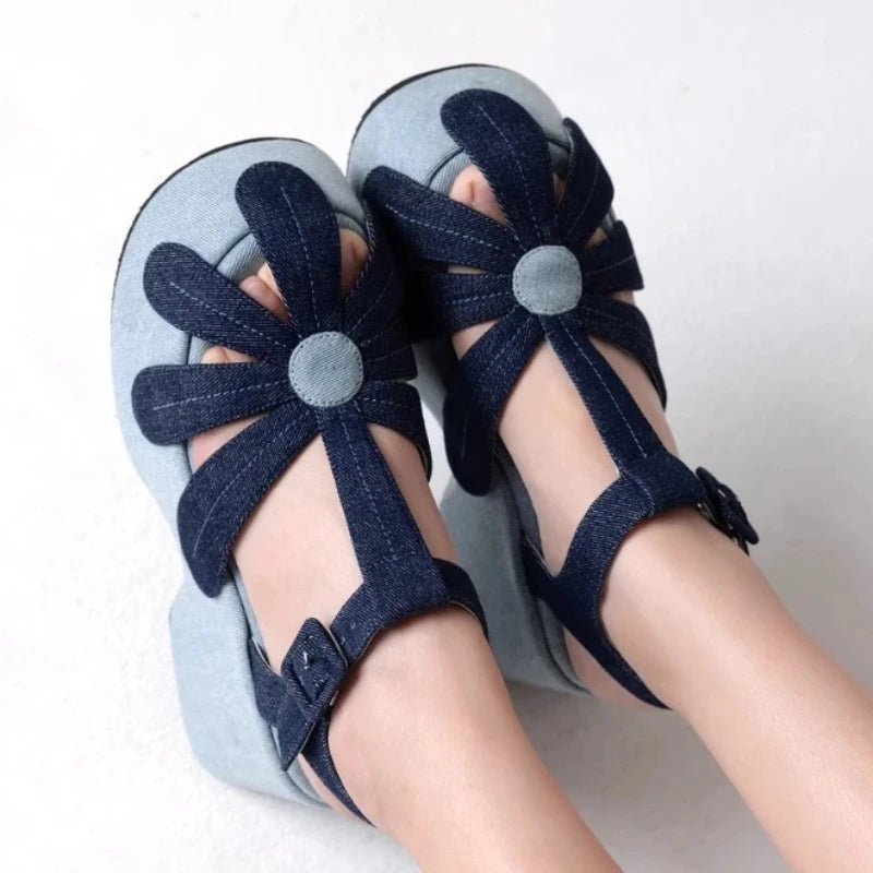 High Quality Denim Platform Sandals Women Fashion T Strap Buckle Flower Decoration Designer Shoe Summer Sexy Open Toe Beach Shoe