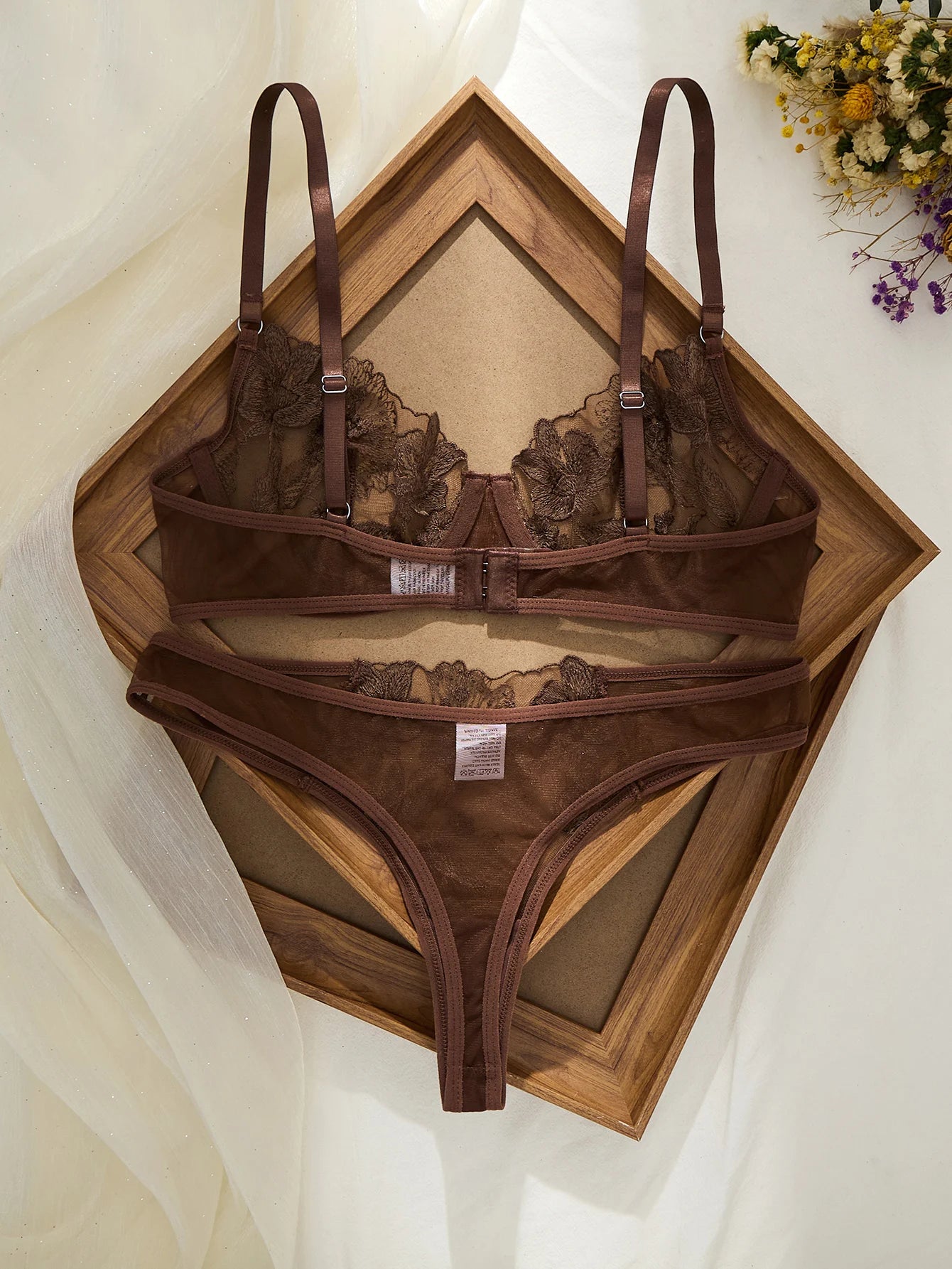 Ladies' Basic Style Thin Lace Bra And Panty Set Seamless Single Layer Eyelet Underwear Comfortable Intimate Apparel