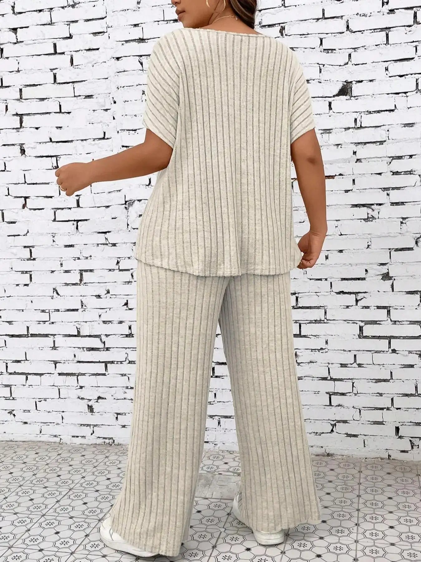 2 Counts Women's Plus Size Textured Batwing Sleeve Tee & Elastic Waist Pants Set, Casual Short Sleeve T-shirt & Straight Leg Tro