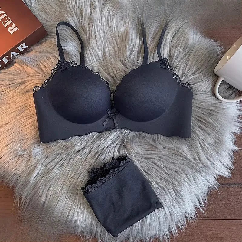 Hot Selling Ladies Push Up Bra Set Seamless Wireless Support Anti-Sagging Comfort Lingerie S-XL for Young Women Soft Daily Wear
