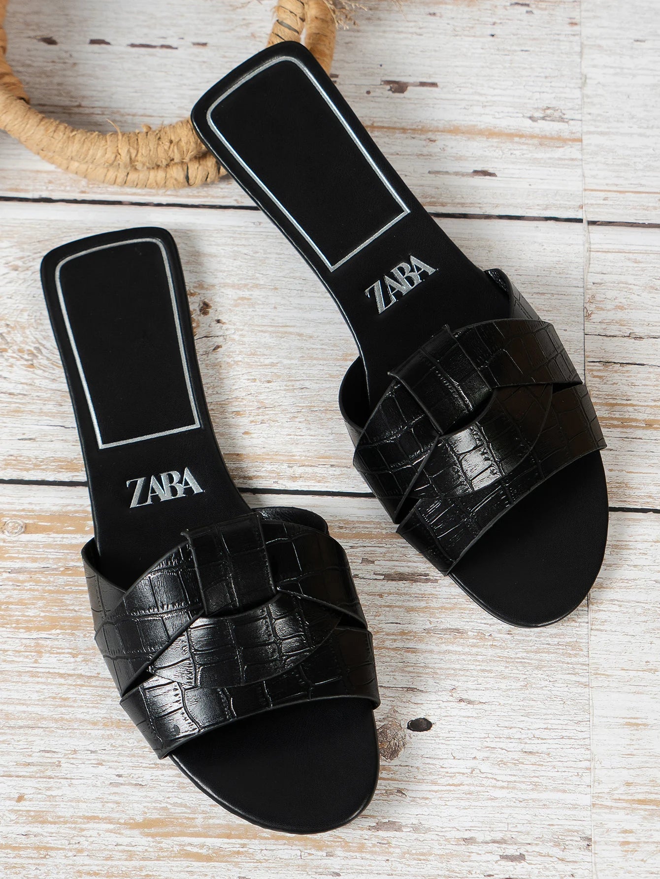 2026 New Fashion Luxury Designer Women's Sandals Woven Comfortable Women's Sandals Casual Summer Flat Women's Slippers Big Size