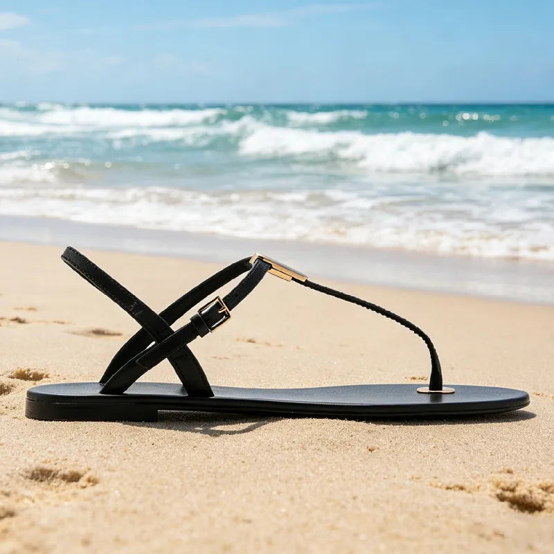 Concise Clip Toe Flat Sandals Women Fashion Ankle Strap Buckle Gladiator Sandals for Girl Luxury Metal Detail Summer Beach Shoes