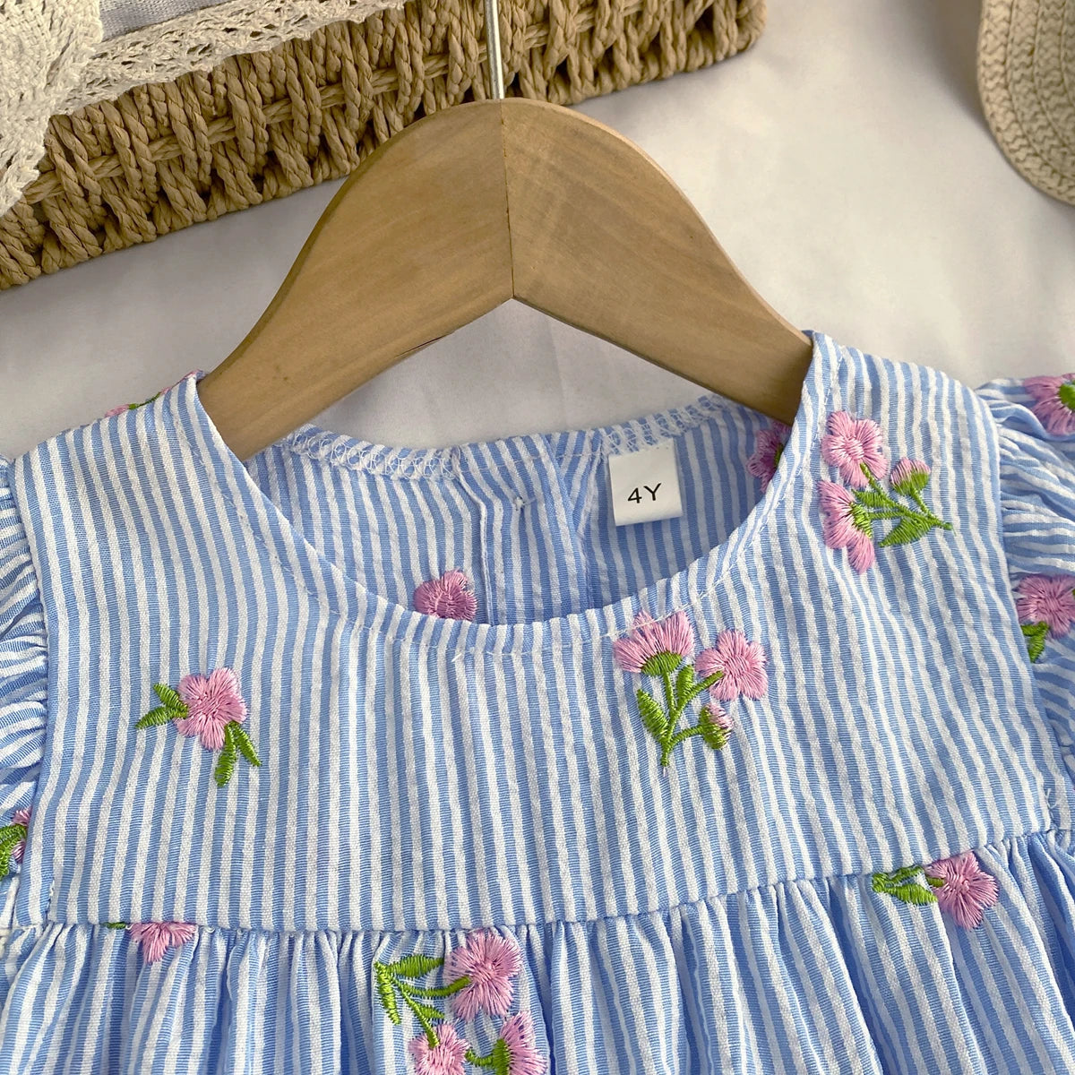 Girl Casual Dress New Fashion Flower Embroidered Striped Flying Sleeve Dress Girls Sweete Vestidos Kids Clothes