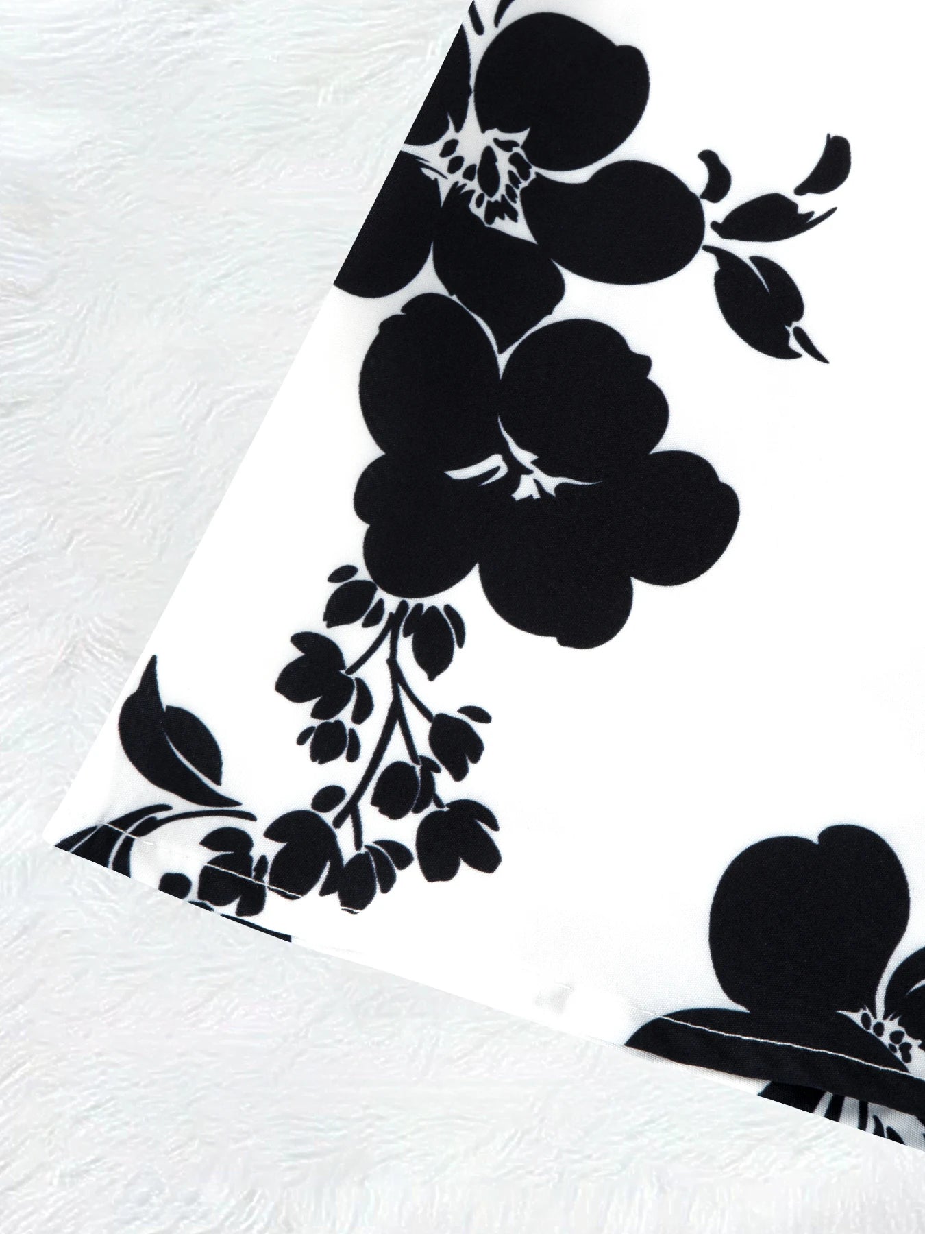 Four Seasons vacation style Black And White Floral Design half skirt