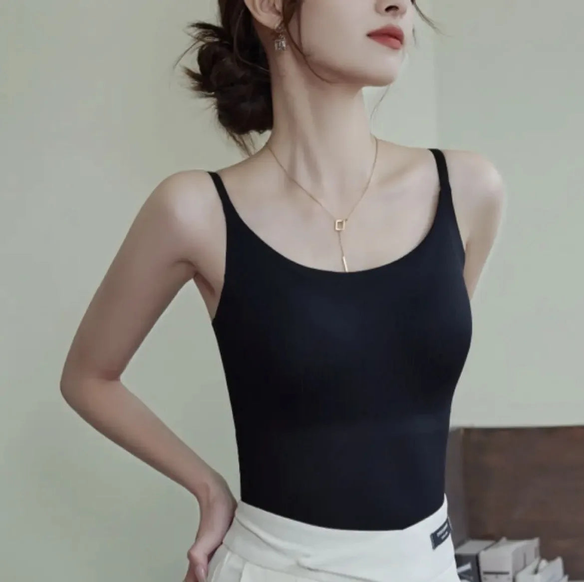 Women's Sleeveless Seamless Bra-Free Tank Top Soft & Skin-Friendly Wireless Gathered Thin Strap Sexy Back Slimming Vest