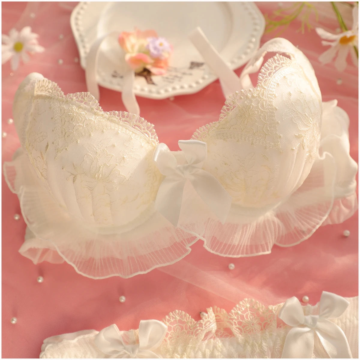 Embroidery thin section ruffled underwear girls sweet and lovely lingerie breifs sets three buckle gathered ladies bra set