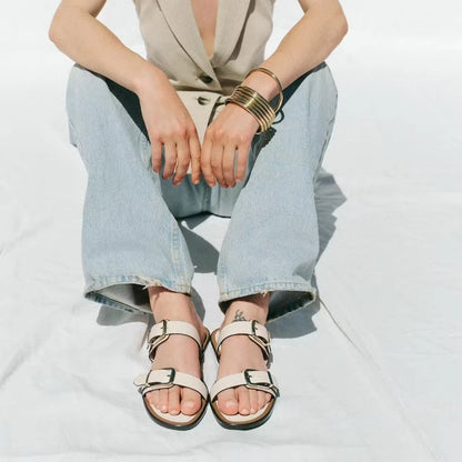 Comfortable Beige Soft Leather Flat Sandals Women Fashion Metal Buckle Designer Shoes Summer Sexy Open Toe Non Slip Beach Shoes