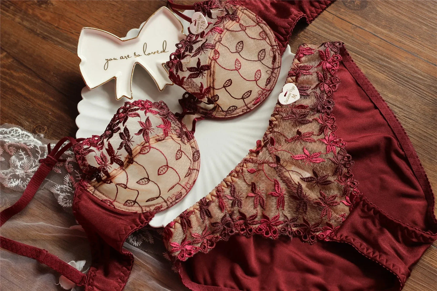 BANERDANNI Victorian Style Plus Size Red Lace Bra Set Sexy Underwire Support for Big Breasts Women's Elegant Lingerie Bow Design