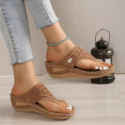 Summer Women's Wedge Sandals 2026 Clip Toe Orthopedic Arch Support Sandals Woman Pu Leather Non-Slip Soft Platform Flip Flops