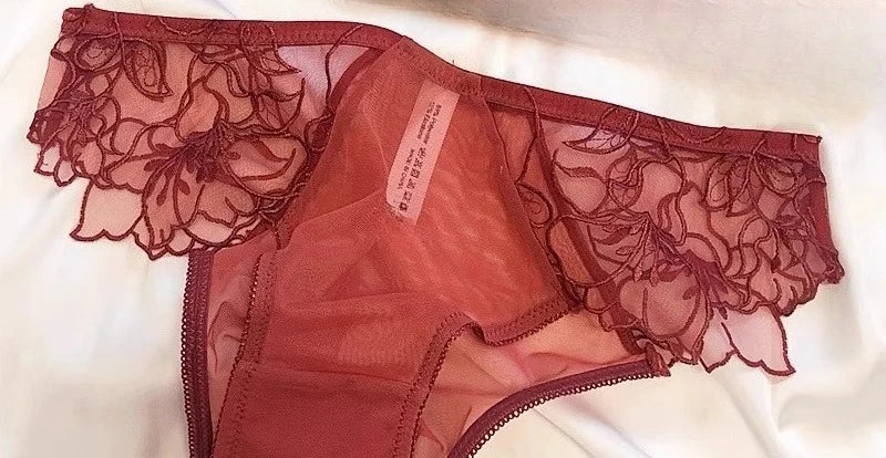 Elegant French Lace Bralette Wireless Triangle Cup No Underwire Thin Straps Small Bust Women Comfort Lingerie Set BANERDANNI