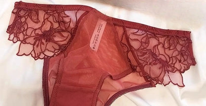 Elegant French Lace Bralette Wireless Triangle Cup No Underwire Thin Straps Small Bust Women Comfort Lingerie Set BANERDANNI