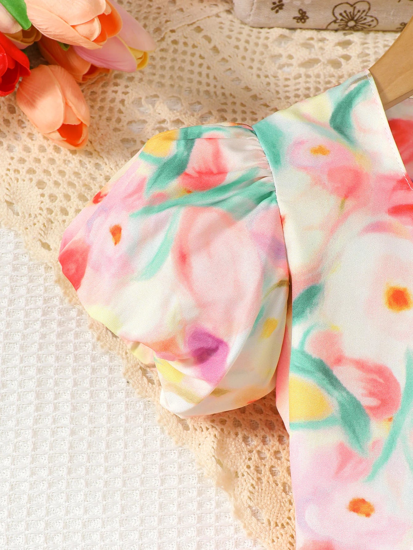 Girls' floral printed bubble sleeve square neck dress with backless straps and bow, suitable for outdoor wear in spring/summer