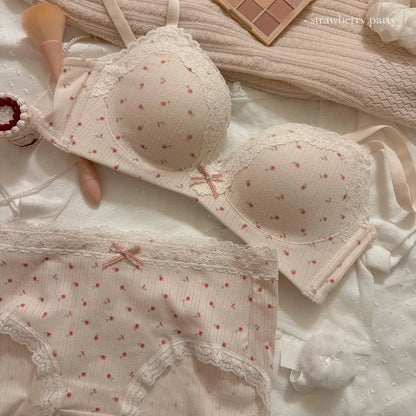 A Thin Lace-trimmed Floral Print Lingerie Set for Women, Featuring French Floral Print Breathable Bras