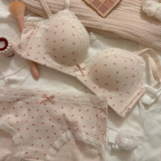 A Thin Lace-trimmed Floral Print Lingerie Set for Women, Featuring French Floral Print Breathable Bras