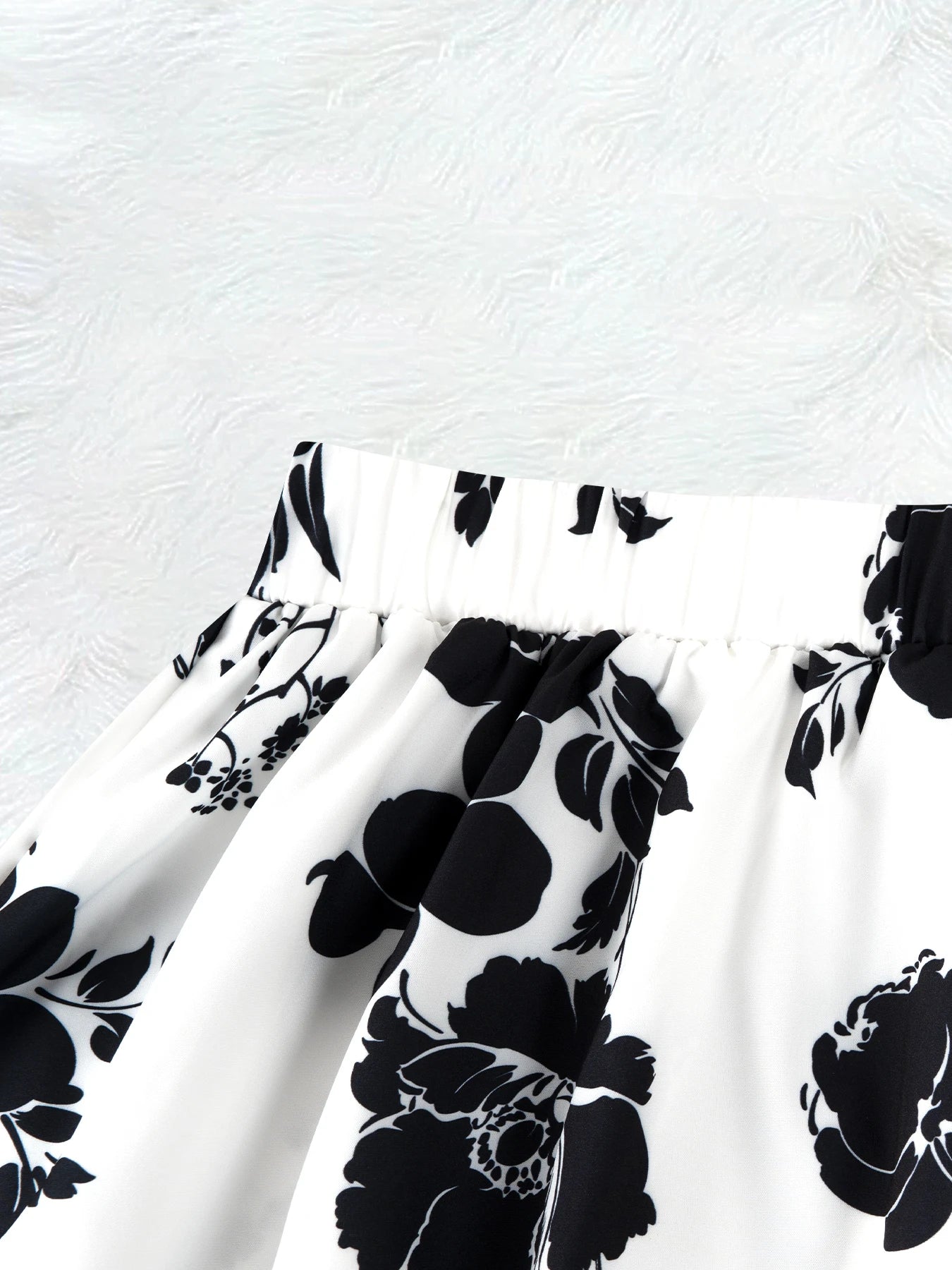 Four Seasons vacation style Black And White Floral Design half skirt
