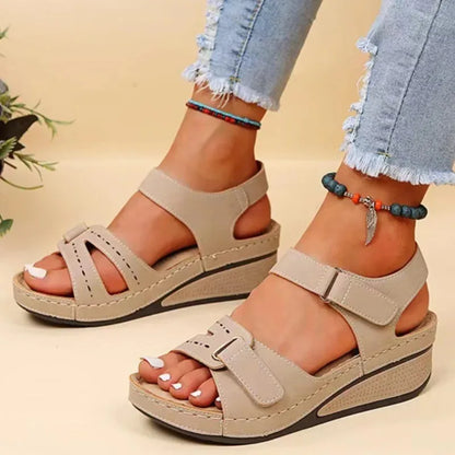 2026 Luxury Designer Shoes for Women Fashion Adjustable Ankle Strap Wedges Sandals Summer Sexy Open Toe Vacation Beach Sandals
