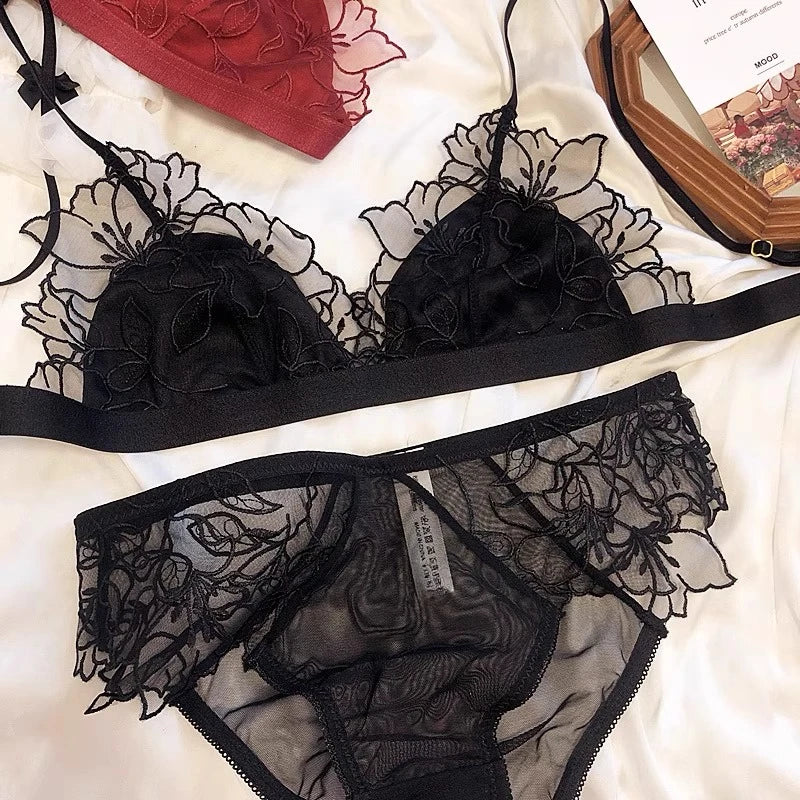 Elegant French Lace Bralette Wireless Triangle Cup No Underwire Thin Straps Small Bust Women Comfort Lingerie Set BANERDANNI