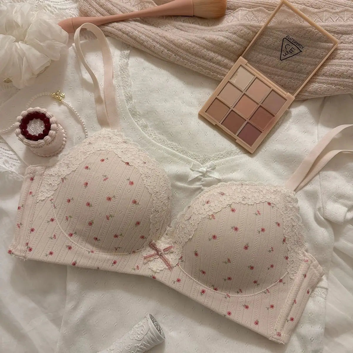 A Thin Lace-trimmed Floral Print Lingerie Set for Women, Featuring French Floral Print Breathable Bras