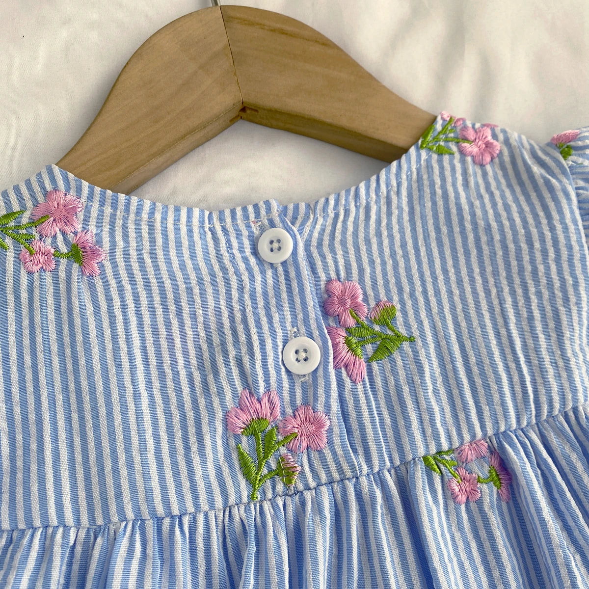 Girl Casual Dress New Fashion Flower Embroidered Striped Flying Sleeve Dress Girls Sweete Vestidos Kids Clothes