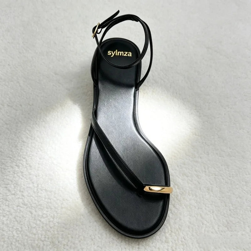 Unique Metal Detail Flat Sandals for Women Fashion Ankle Straps Buckle Designer Shoes 2026 Summer Sexy Clip Toe Beach Flip-flops