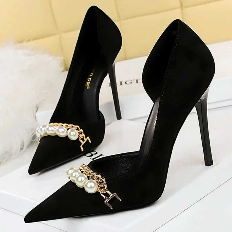 Women 7 cm 11 cm Heels Sharp Pointed Pearl Metal Chain Women Pumps Stilettos Suede High Heels Large Size 43 Sexy Kitten Heels
