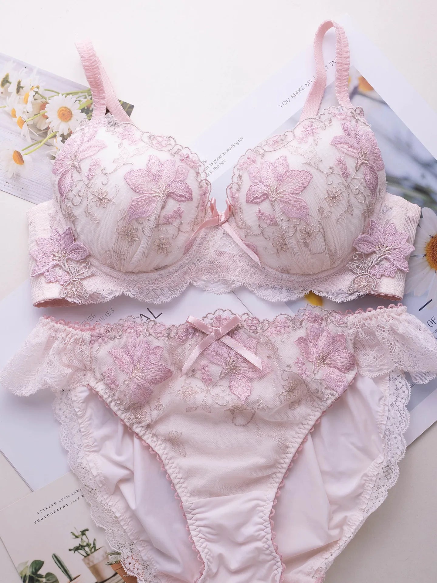 Japanese-style sweet lingerie set, thin embroidered shallow cup disc type 2 bra set