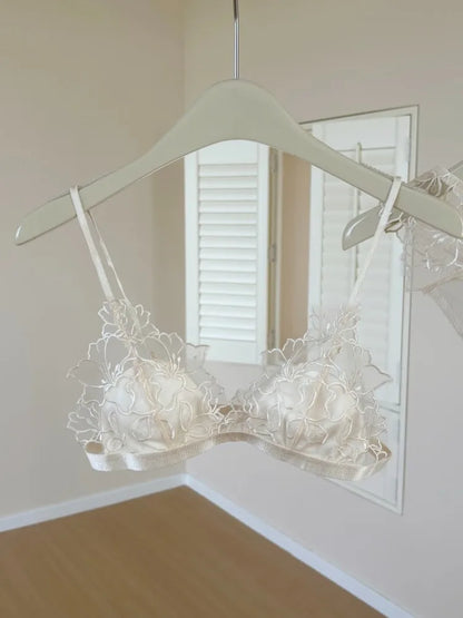 Elegant French Lace Bralette Wireless Triangle Cup No Underwire Thin Straps Small Bust Women Comfort Lingerie Set BANERDANNI
